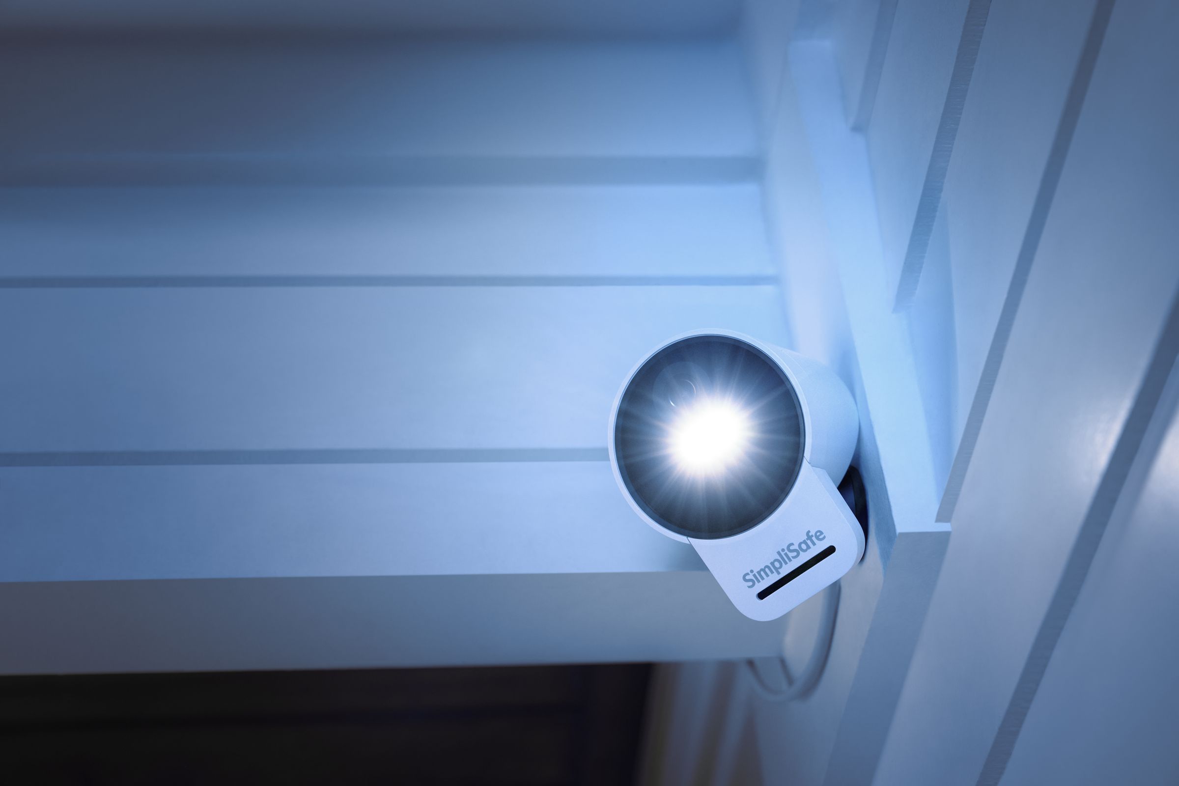 This new camera from Simplisafe lets trained agents watch over your property.