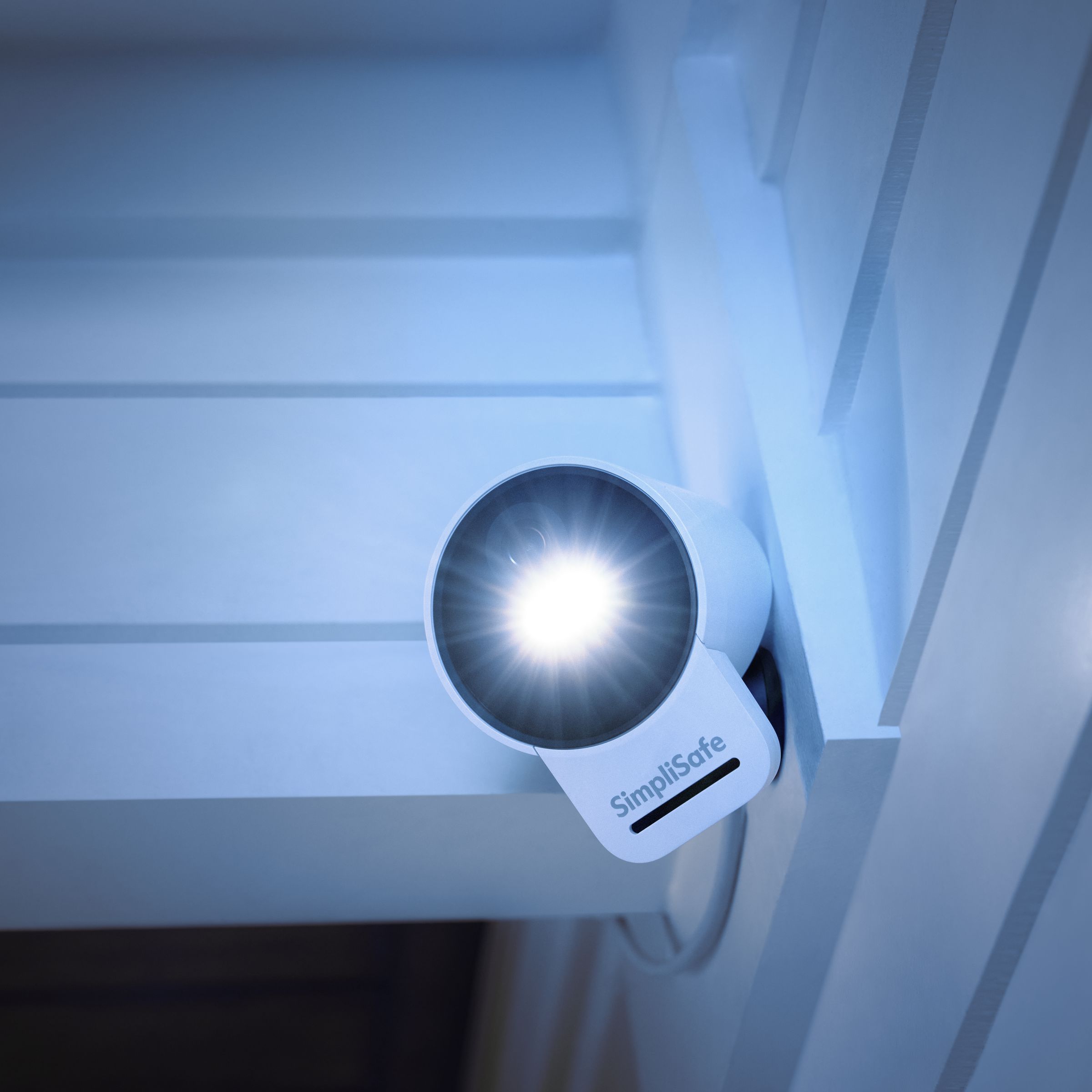 This new camera from Simplisafe lets trained agents watch over your property.